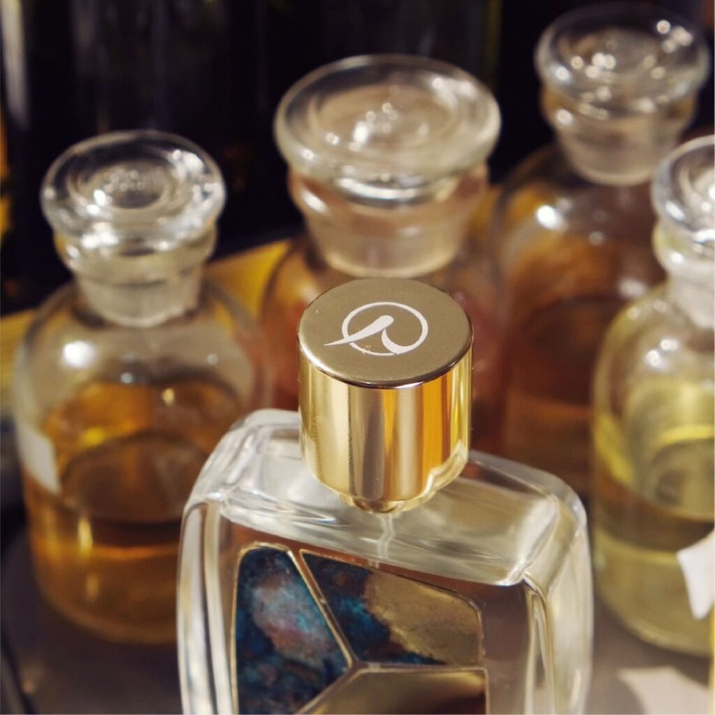 Snapinstaapp_306576306_135819129164896_8591842830476996338_n_1080 - R Parfums R Parfums