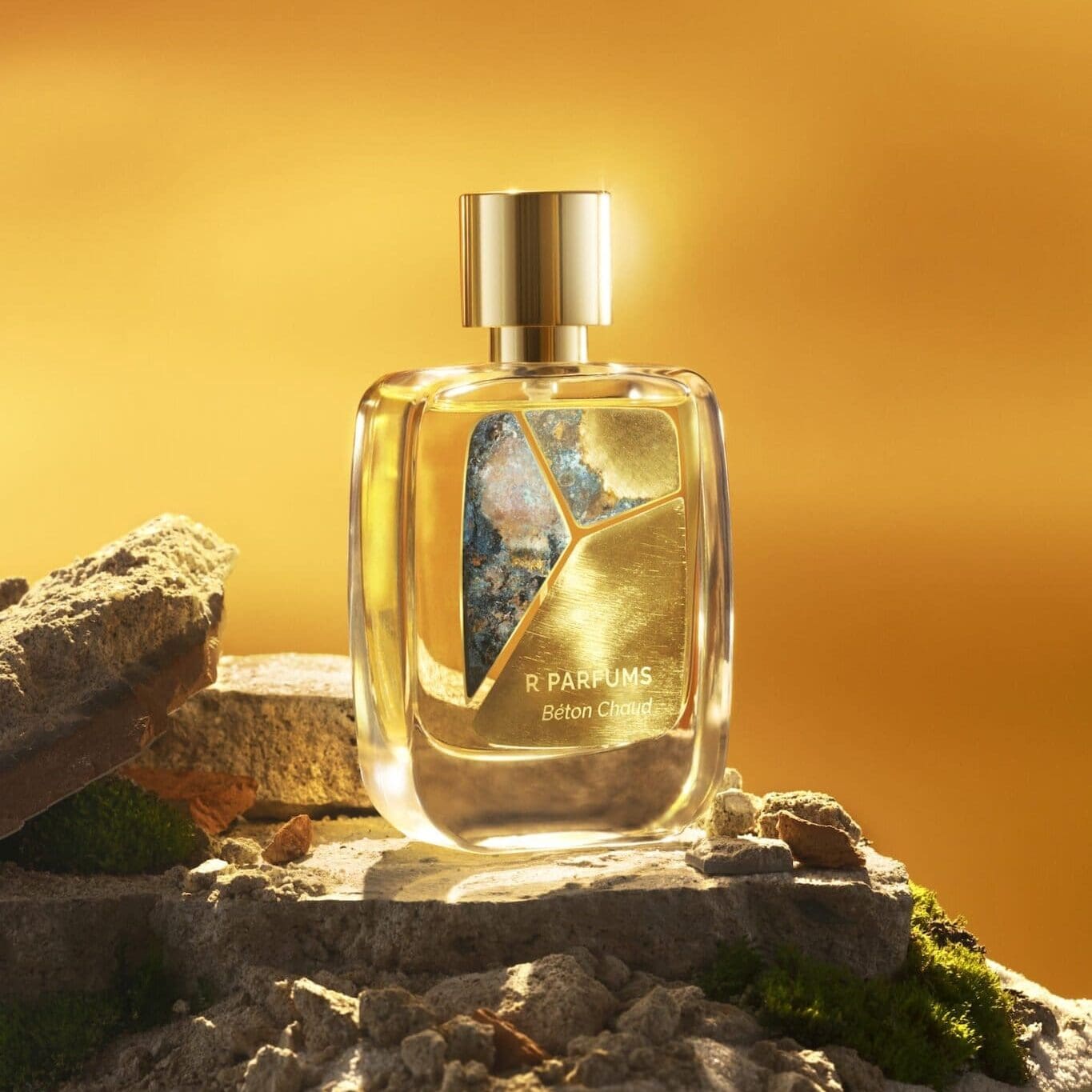 7C4AE2DE-7639-4B9A-9351-5368602EFDBD-1365x2048 - R Parfums Béton Chaud