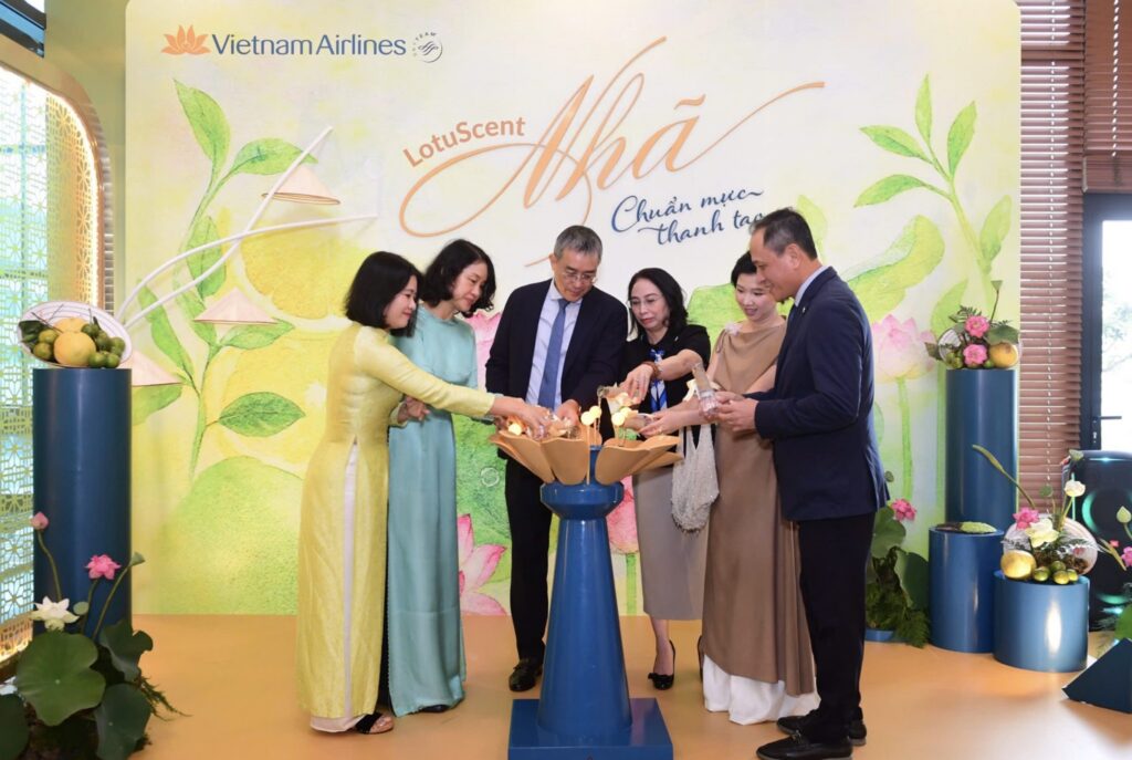 Rei Nguyen, Vietnam Airlines, Nhã, LotuScent