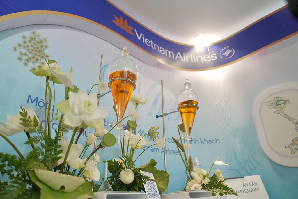 Vietnam Airlines, Nhã, LotuScent